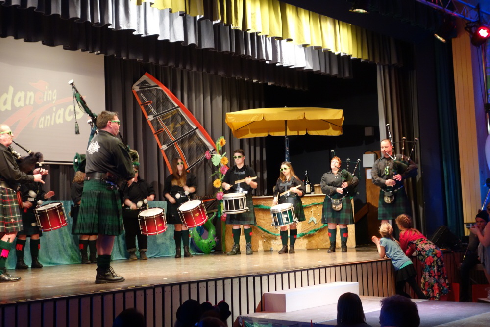 059 Green Pipes and Drums